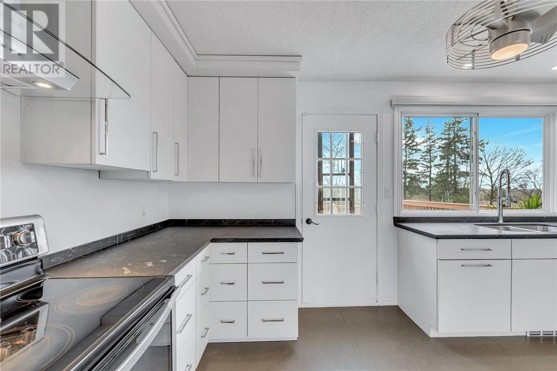 115 Windsor Crescent - 17