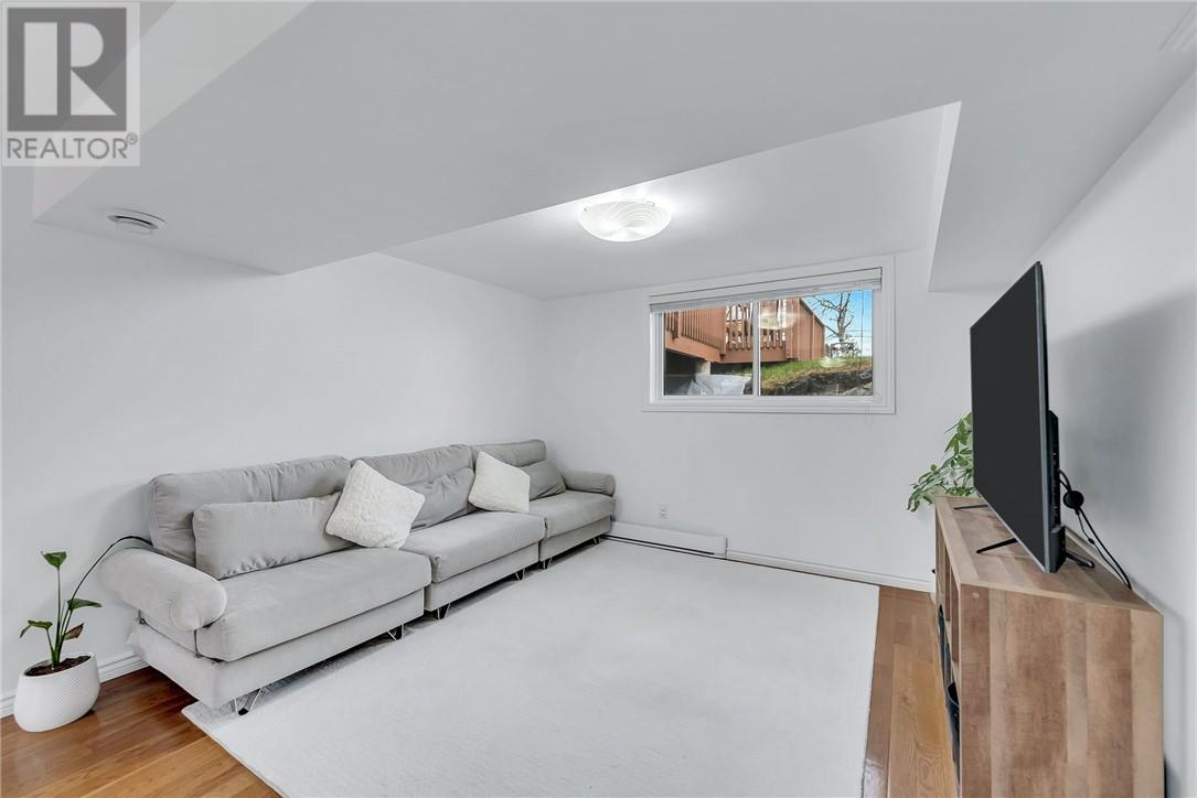 115 Windsor Crescent - 31