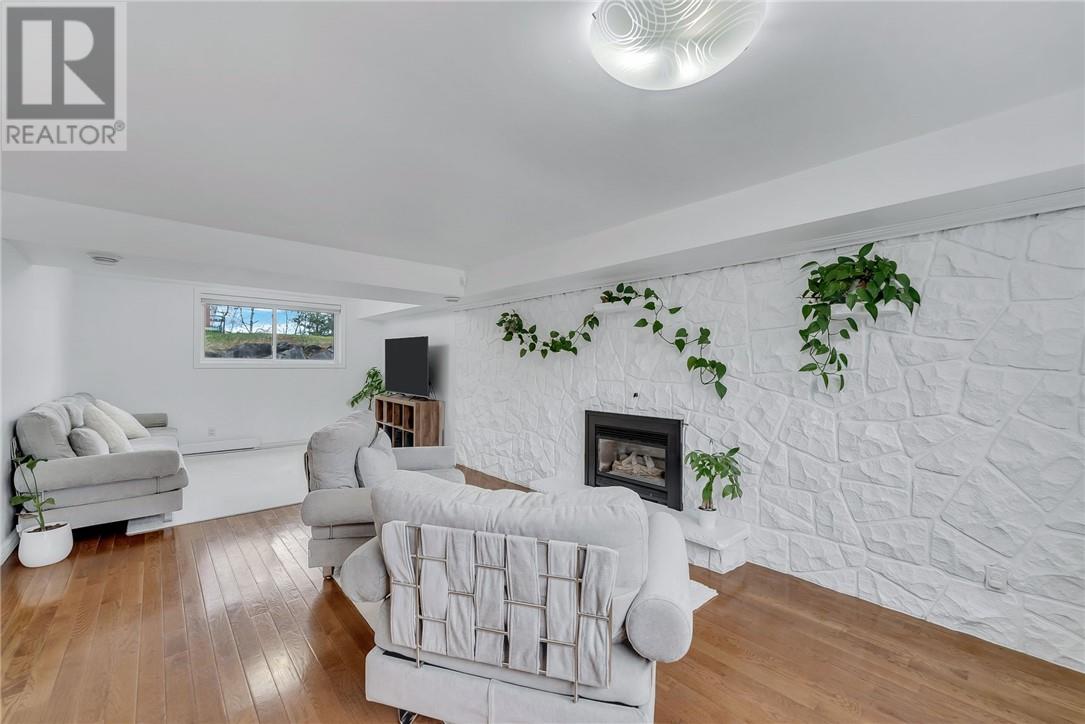 115 Windsor Crescent - 32