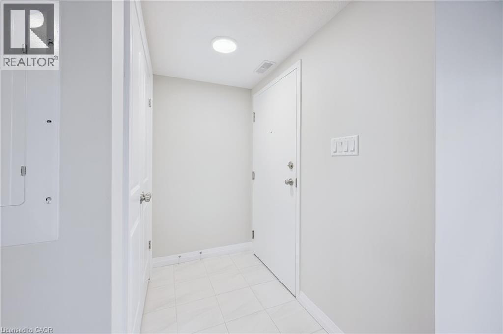 #D13 410 NORTHFIELD Drive W - 5