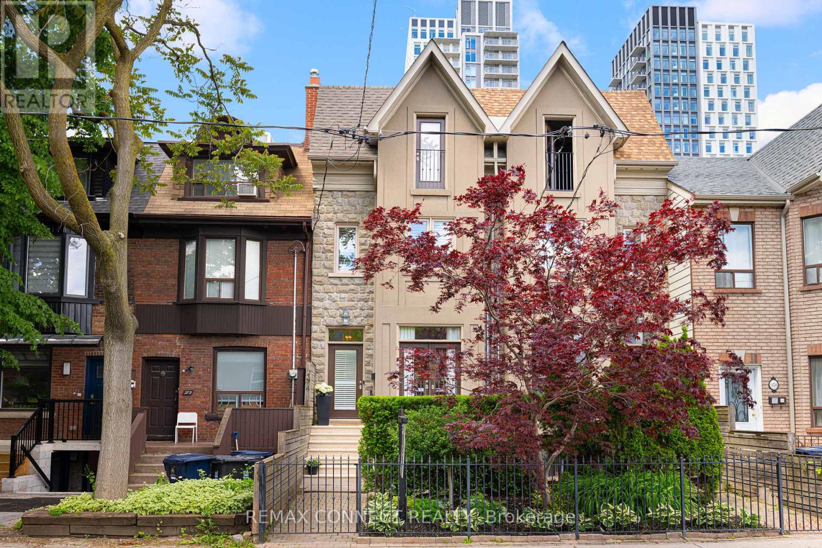 Listing photo of 374 LIPPINCOTT STREET