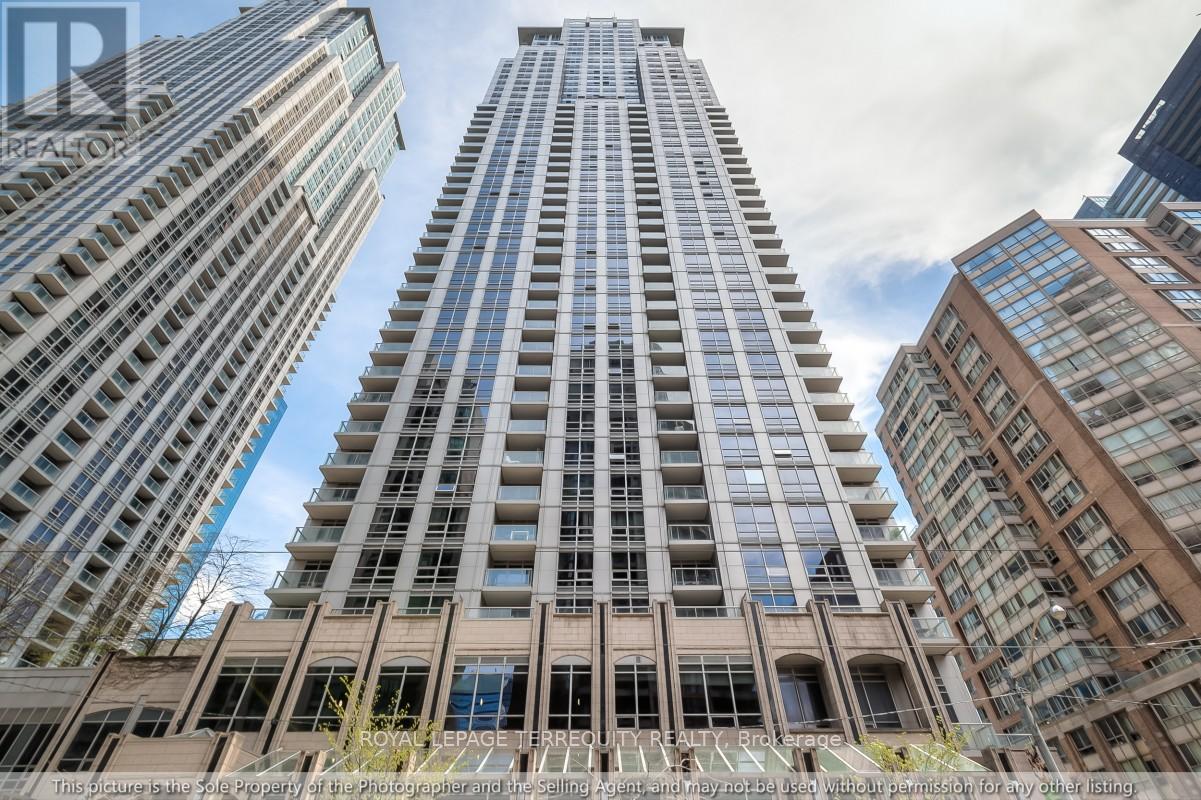 Listing photo of 3202 - 761 BAY STREET