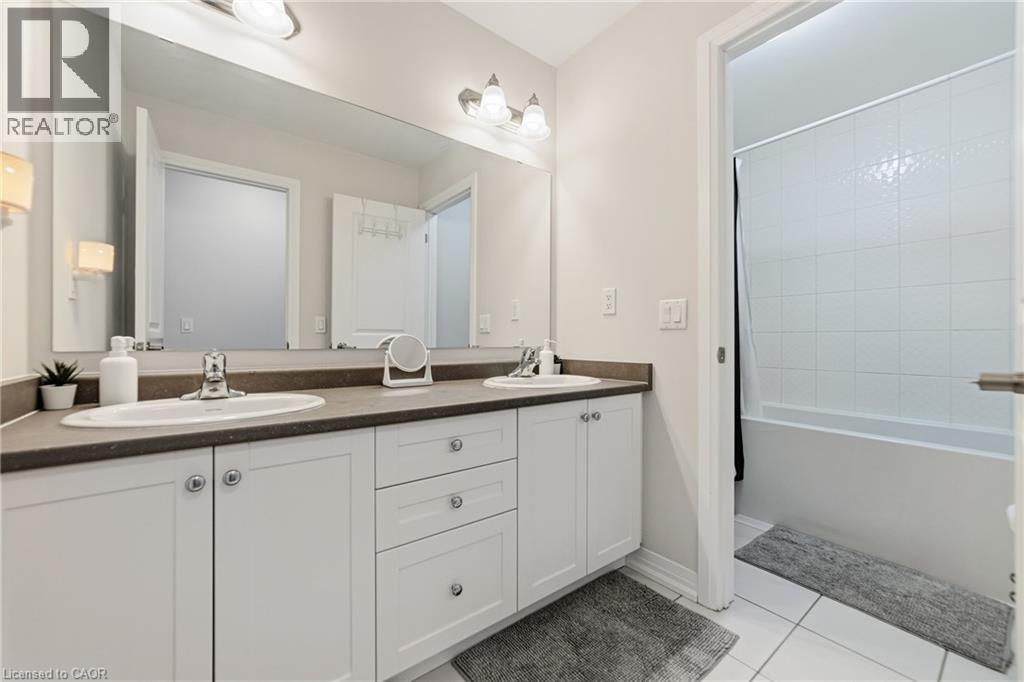 8 PINNACLE Court - 24