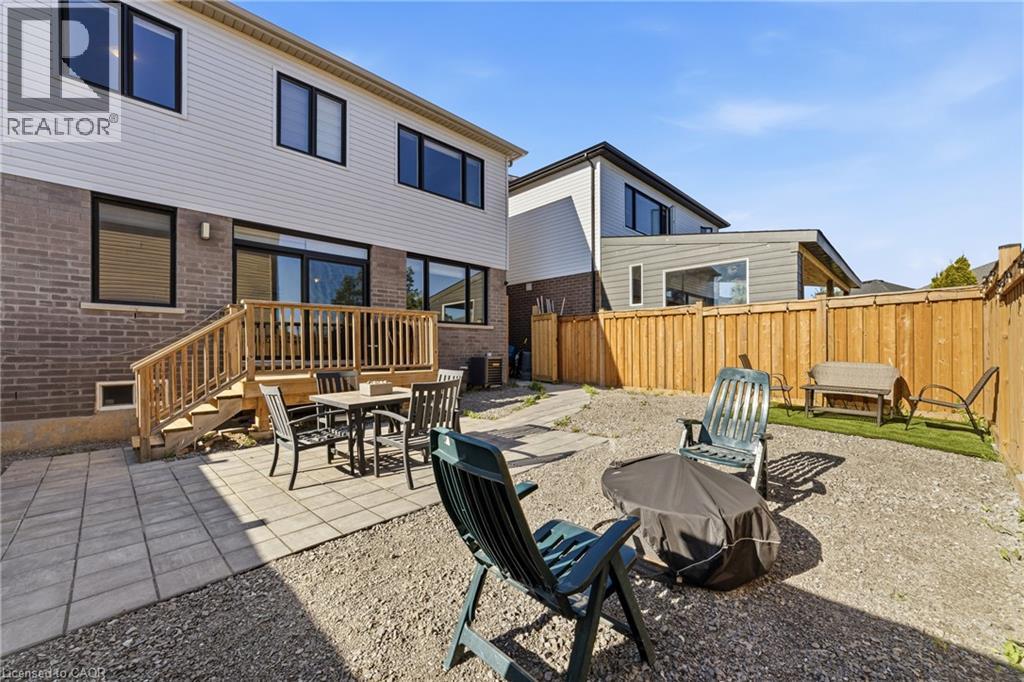 8 PINNACLE Court - 39