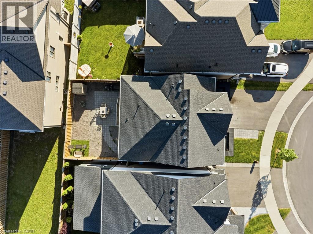 8 PINNACLE Court - 30