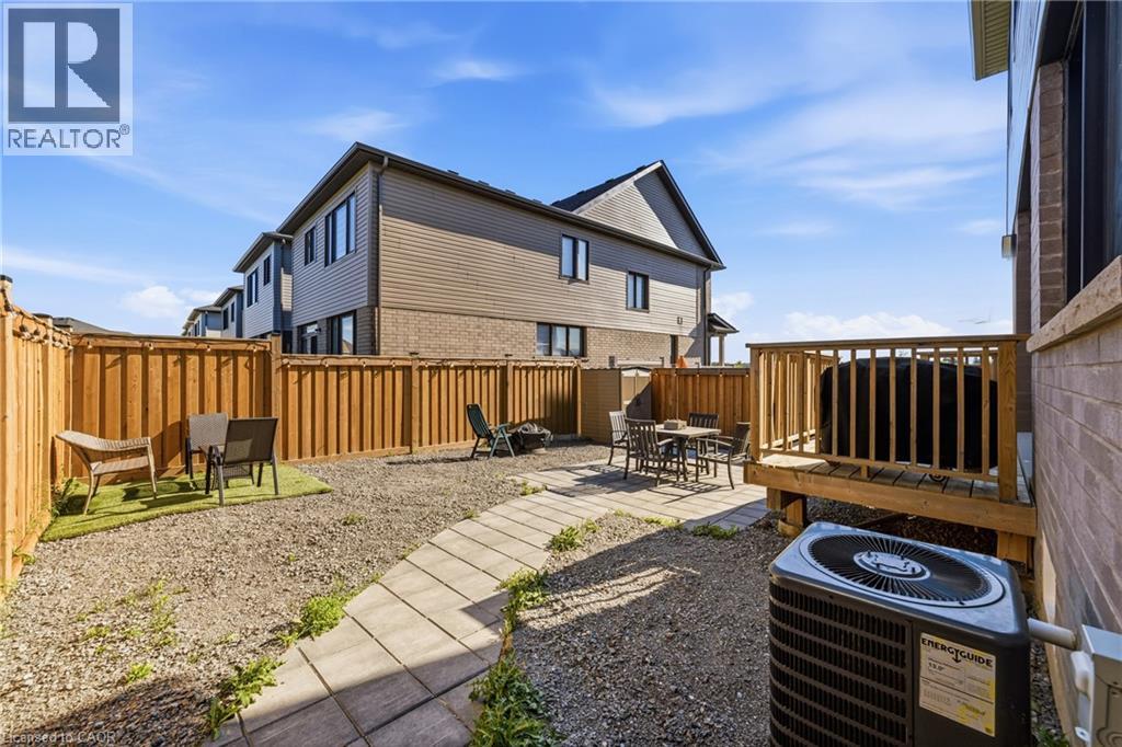 8 PINNACLE Court - 37