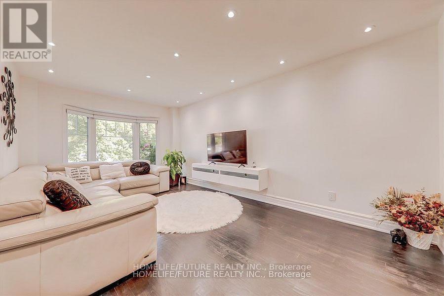 27 SUGARBUSH SQUARE - 10