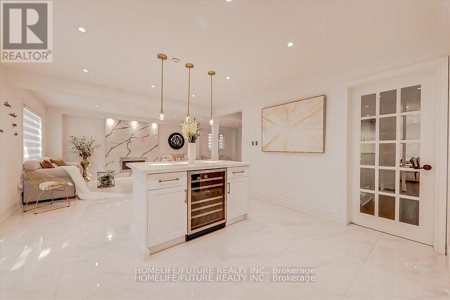 27 SUGARBUSH SQUARE - 12
