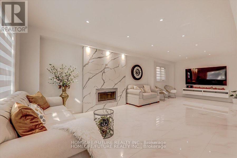 27 SUGARBUSH SQUARE - 13