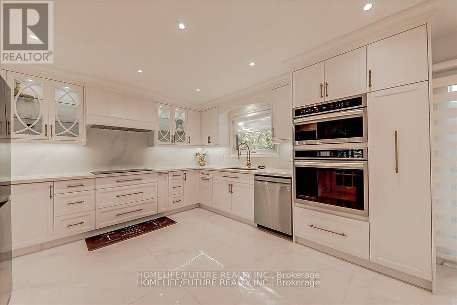 27 SUGARBUSH SQUARE - 15