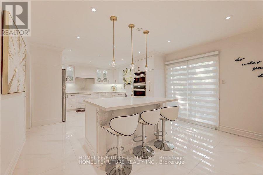 27 SUGARBUSH SQUARE - 16