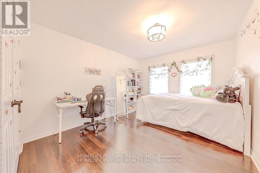 27 SUGARBUSH SQUARE - 24