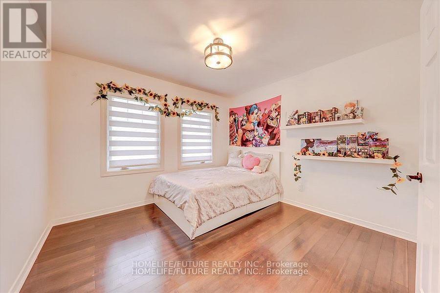 27 SUGARBUSH SQUARE - 25