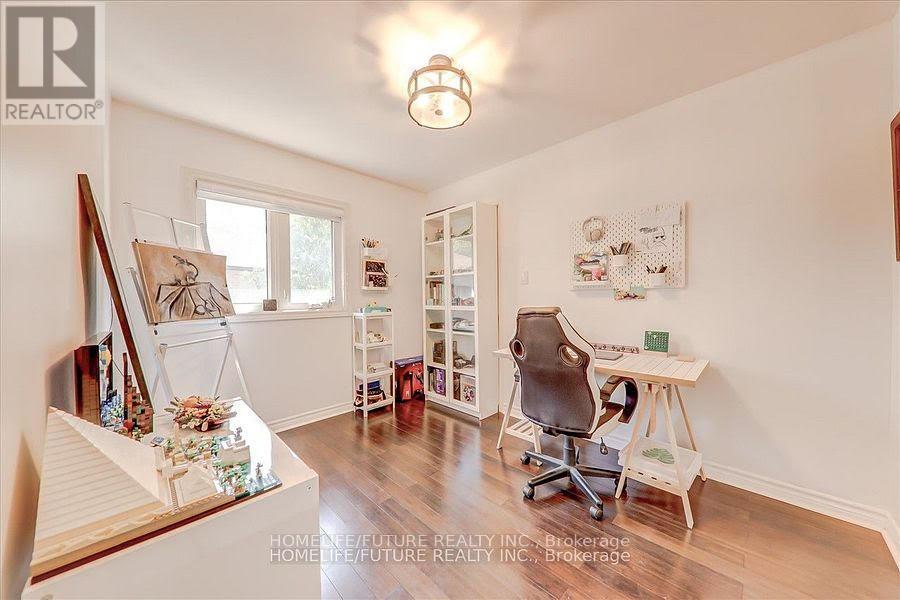 27 SUGARBUSH SQUARE - 26