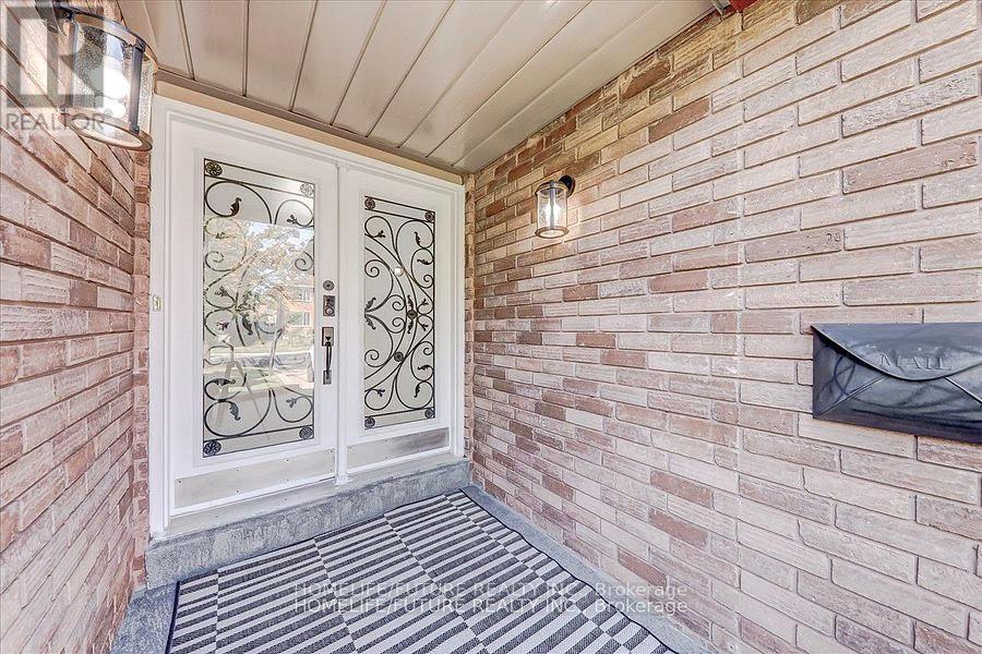 27 SUGARBUSH SQUARE - 5