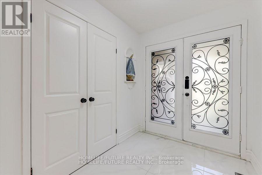 27 SUGARBUSH SQUARE - 6