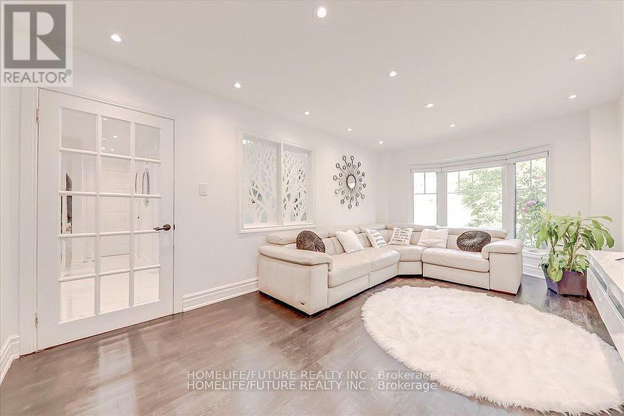 27 SUGARBUSH SQUARE - 7
