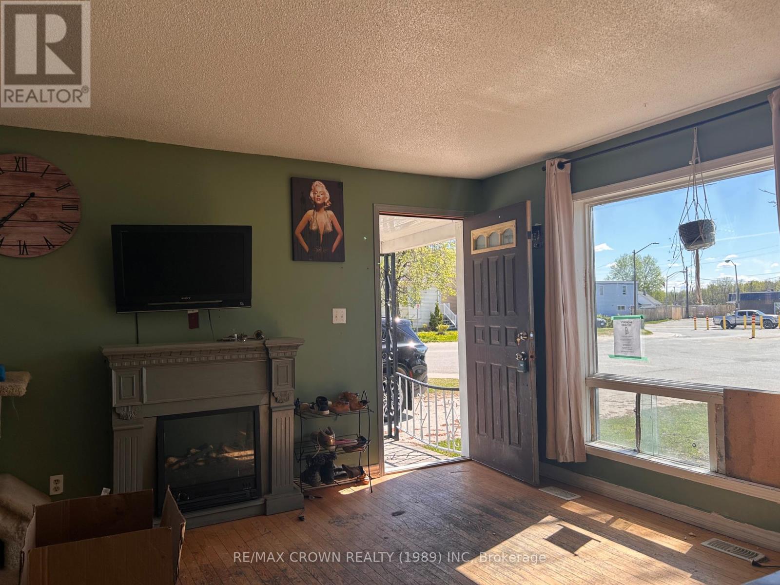 37 CAIN AVENUE - 12