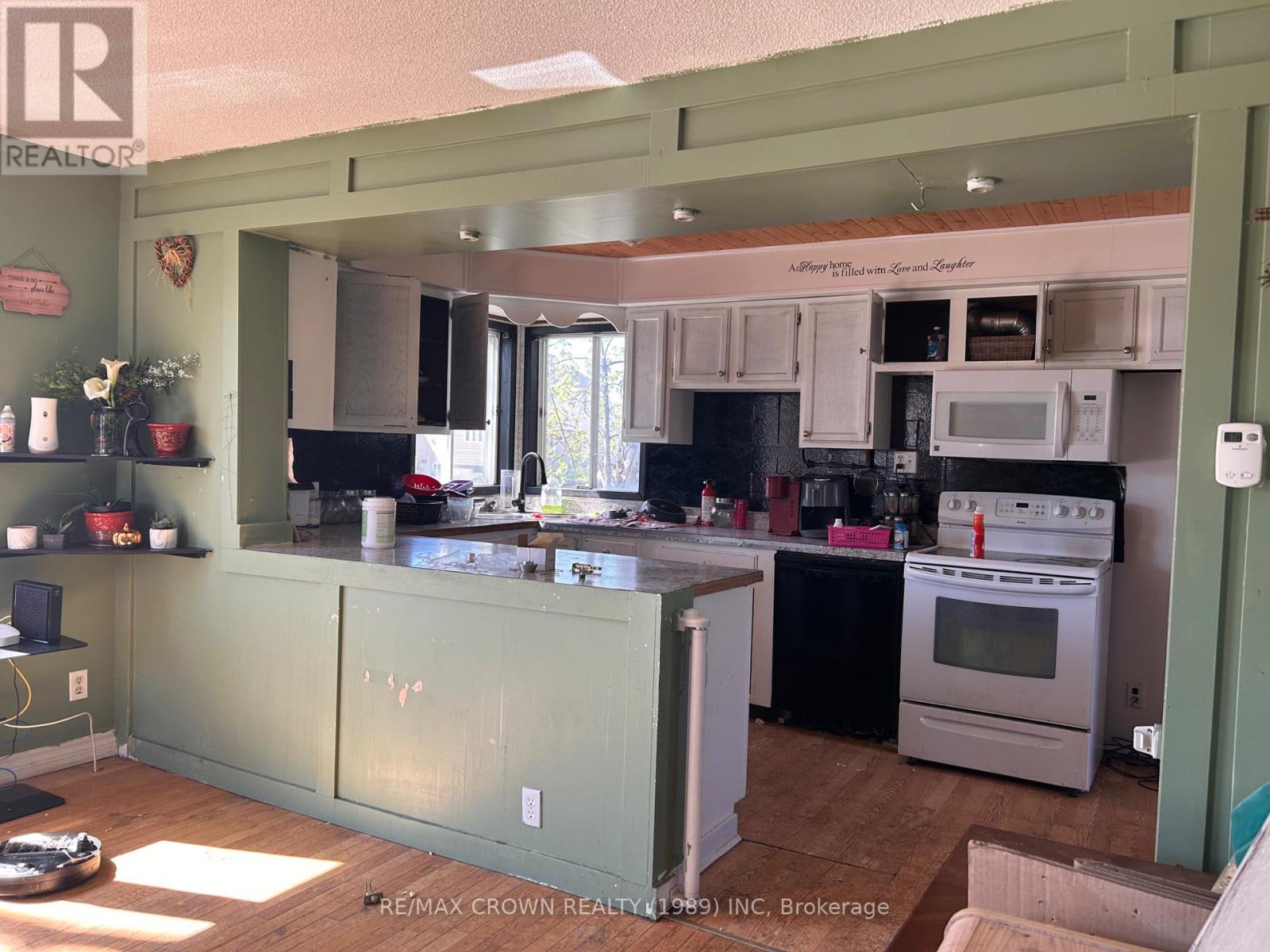 37 CAIN AVENUE - 4