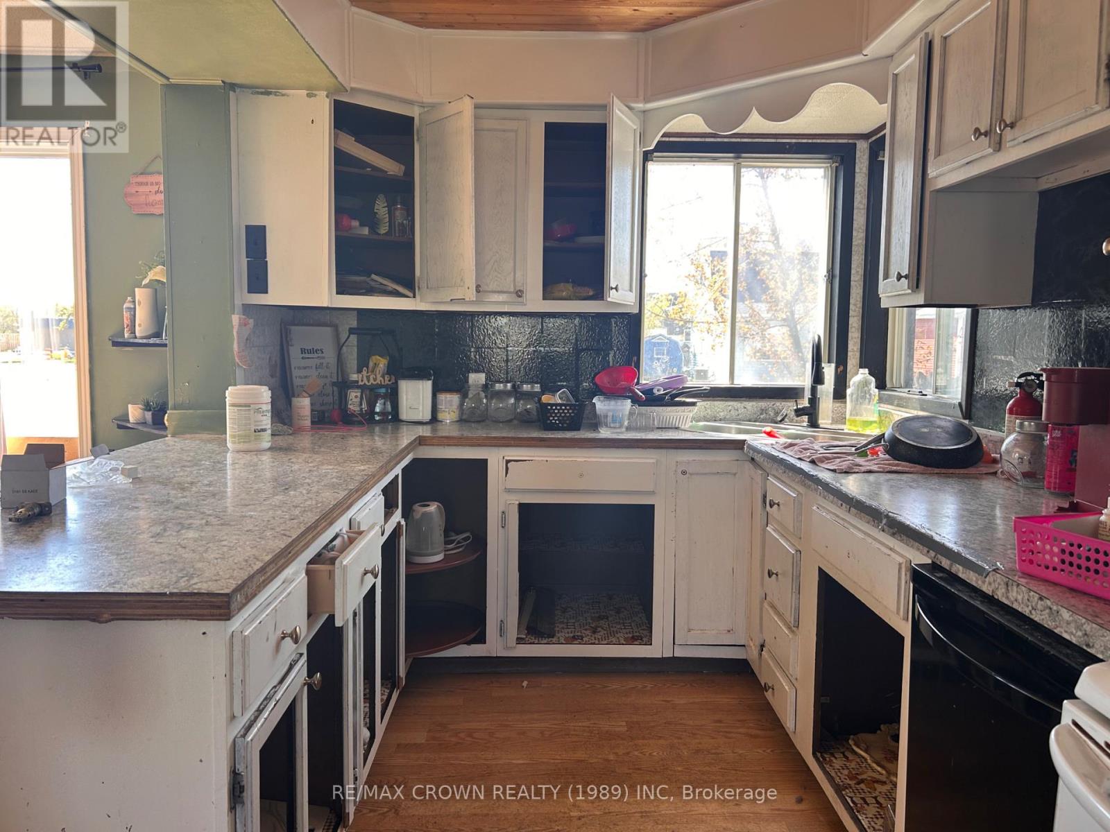 37 CAIN AVENUE - 5