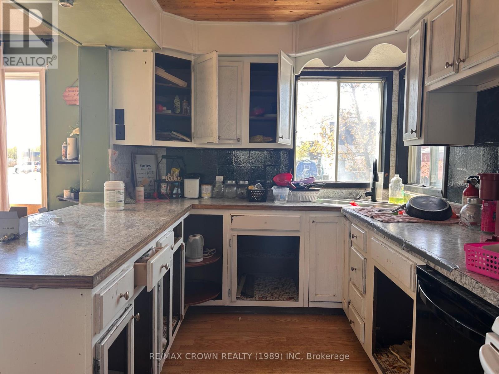 37 CAIN AVENUE - 6