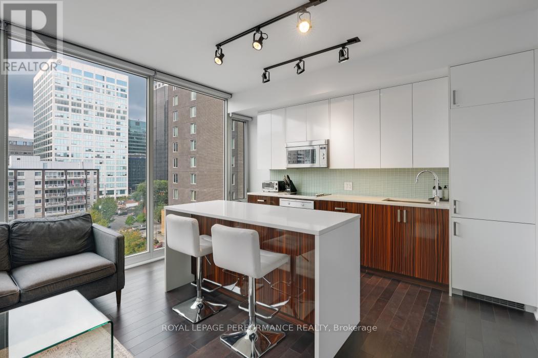 #702 300 LISGAR STREET - 10