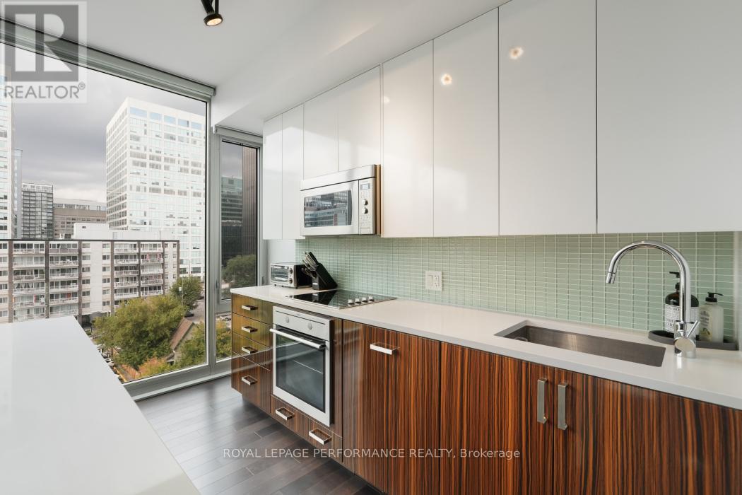 #702 300 LISGAR STREET - 11