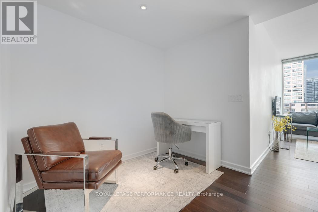 #702 300 LISGAR STREET - 5
