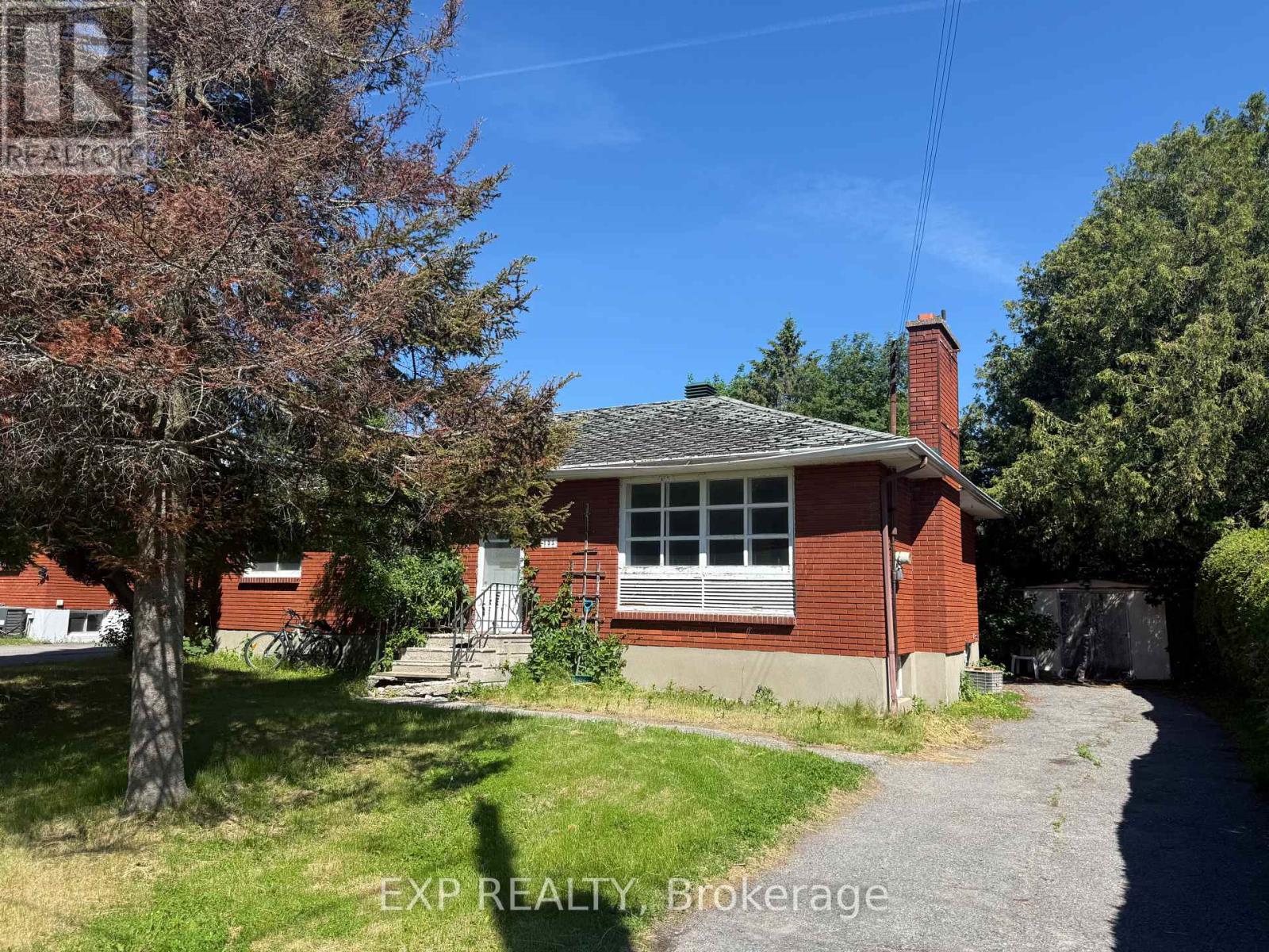 135 OAKRIDGE BOULEVARD - 2