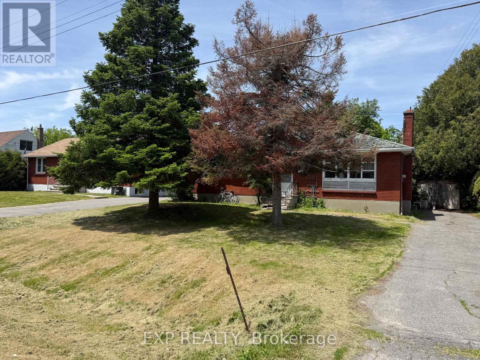 135 OAKRIDGE BOULEVARD - 3