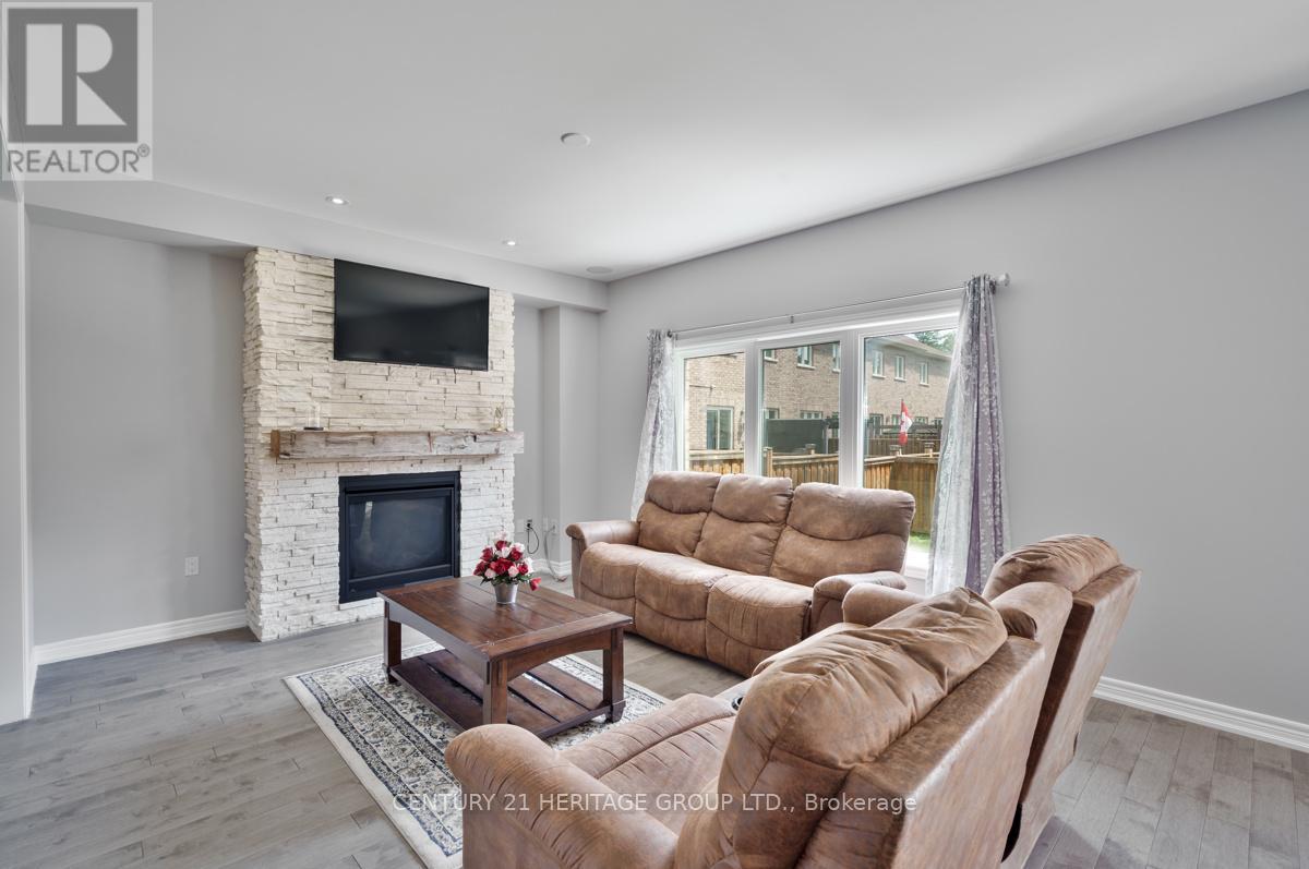 33 PROSSER CRESCENT - 13