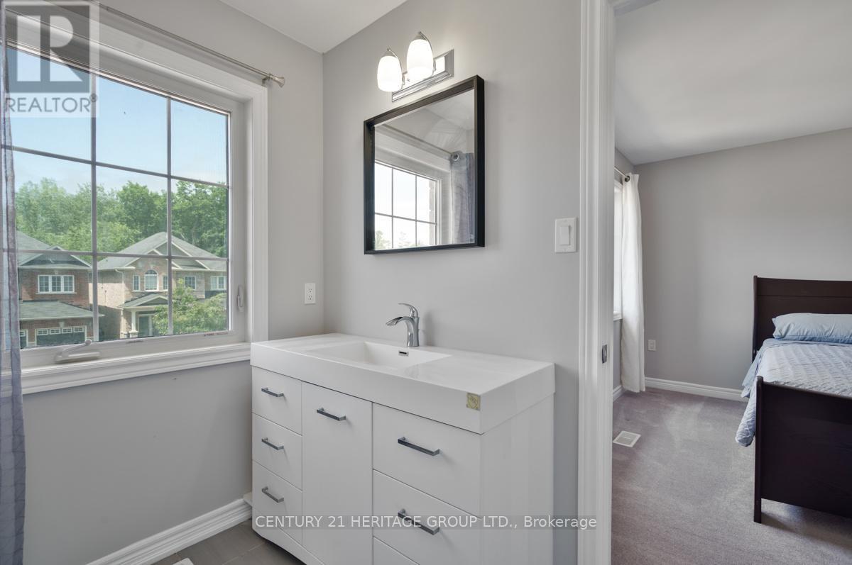 33 PROSSER CRESCENT - 24