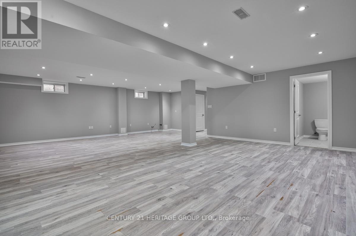 33 PROSSER CRESCENT - 32