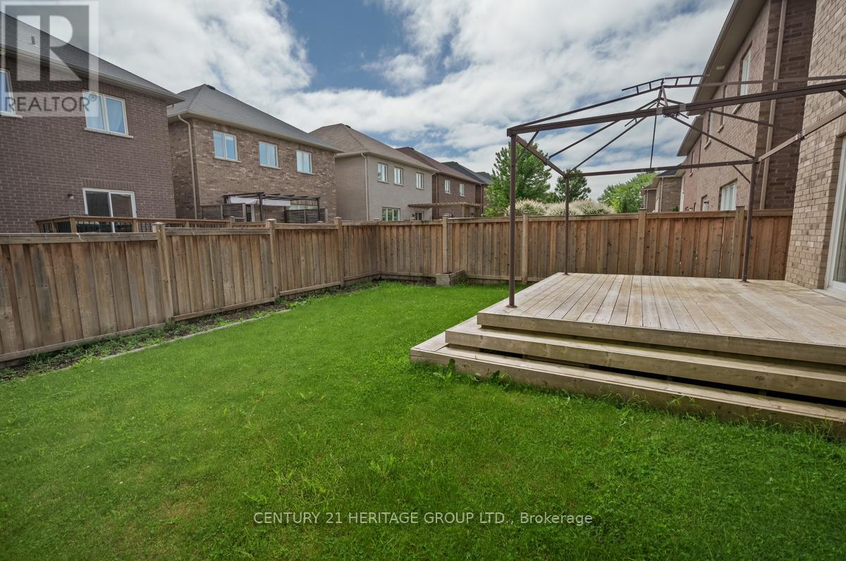 33 PROSSER CRESCENT - 35