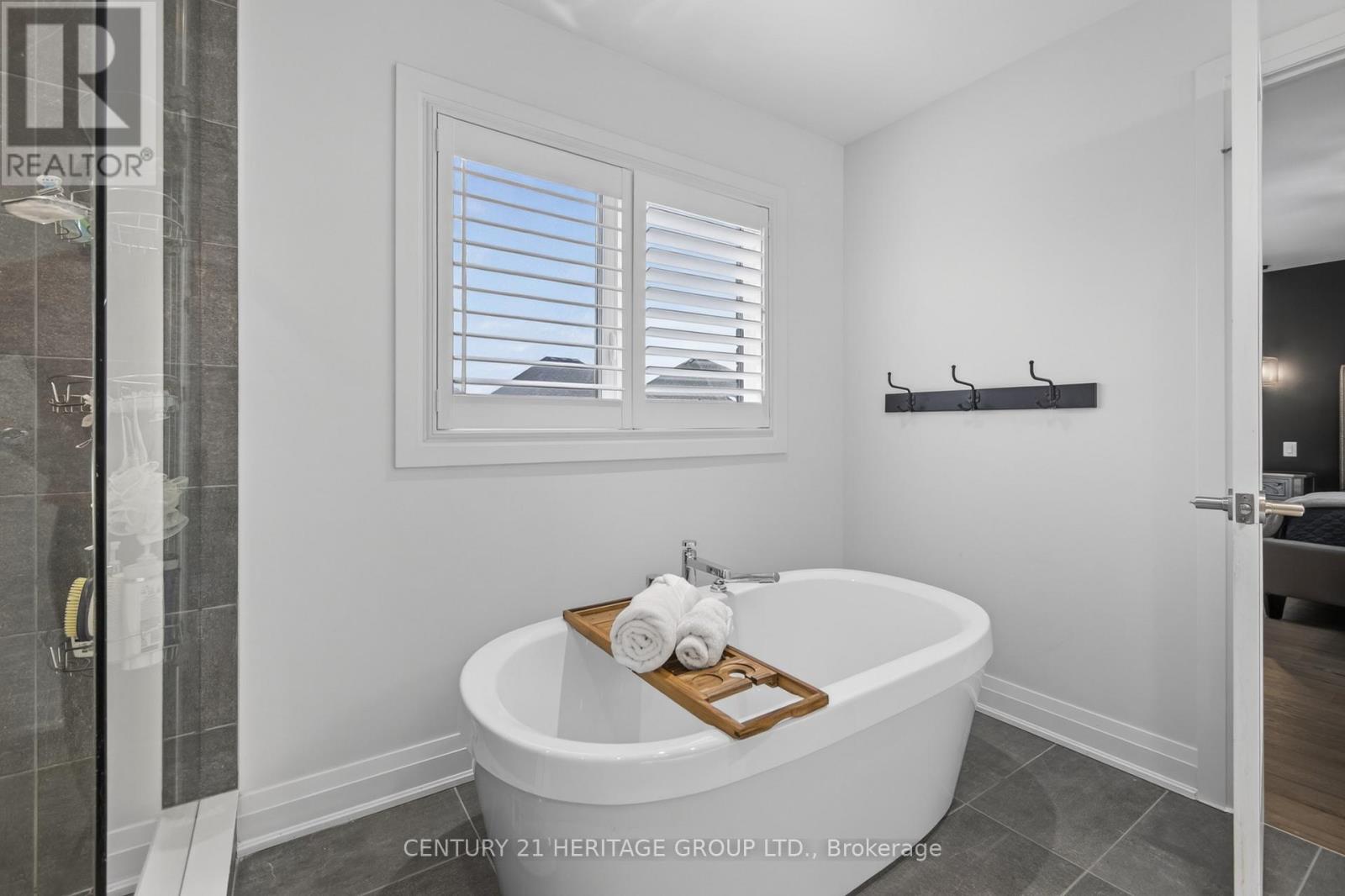 96 BARTRAM CRESCENT - 36