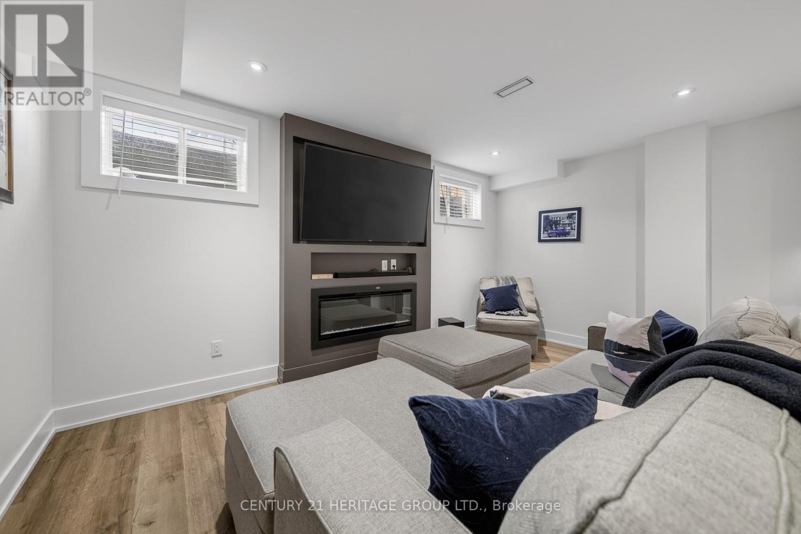 96 BARTRAM CRESCENT - 40
