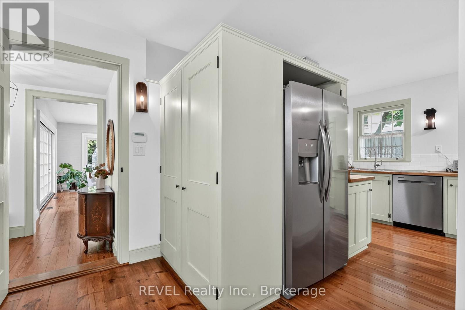 235 SIMCOE STREET - 12