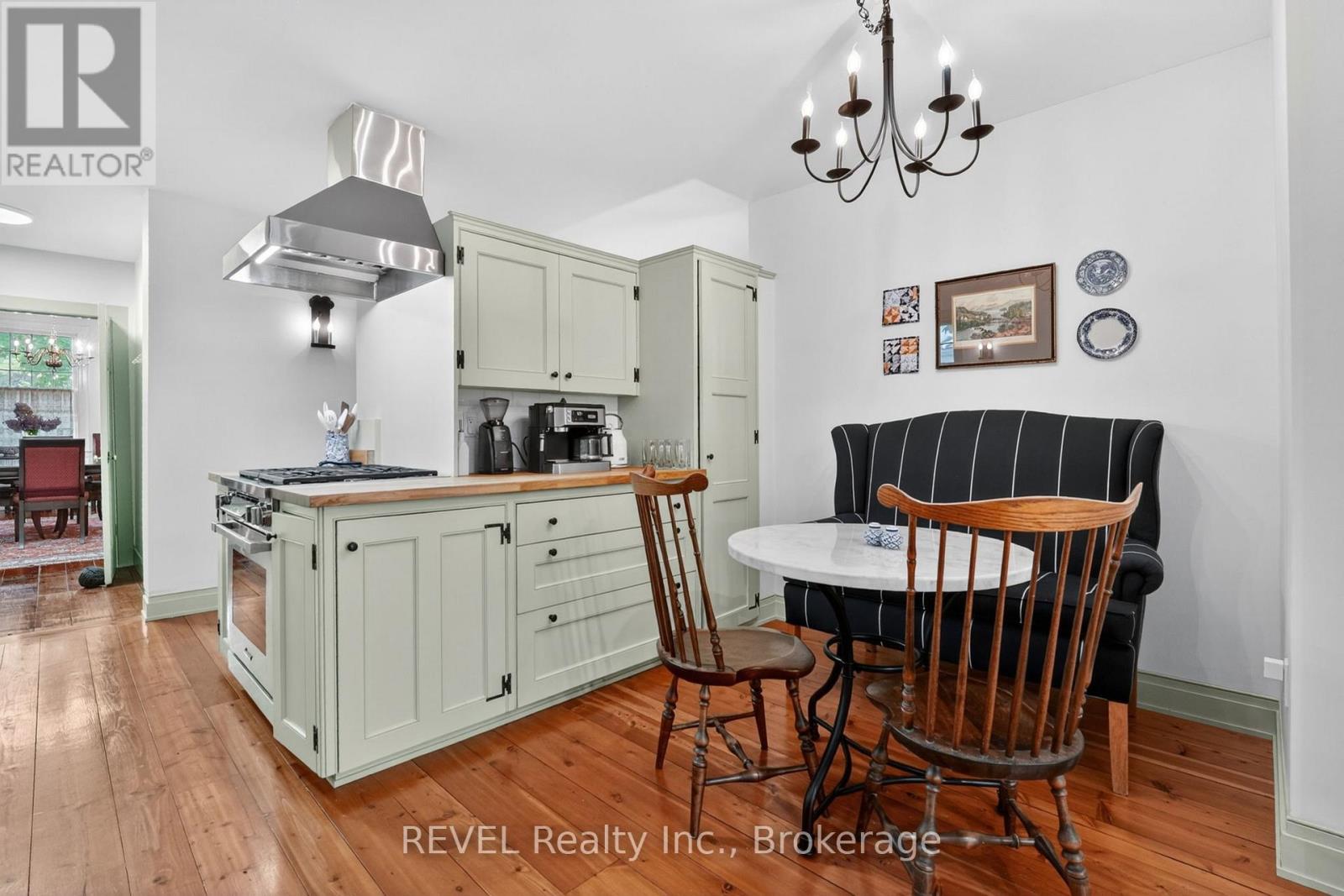 235 SIMCOE STREET - 13