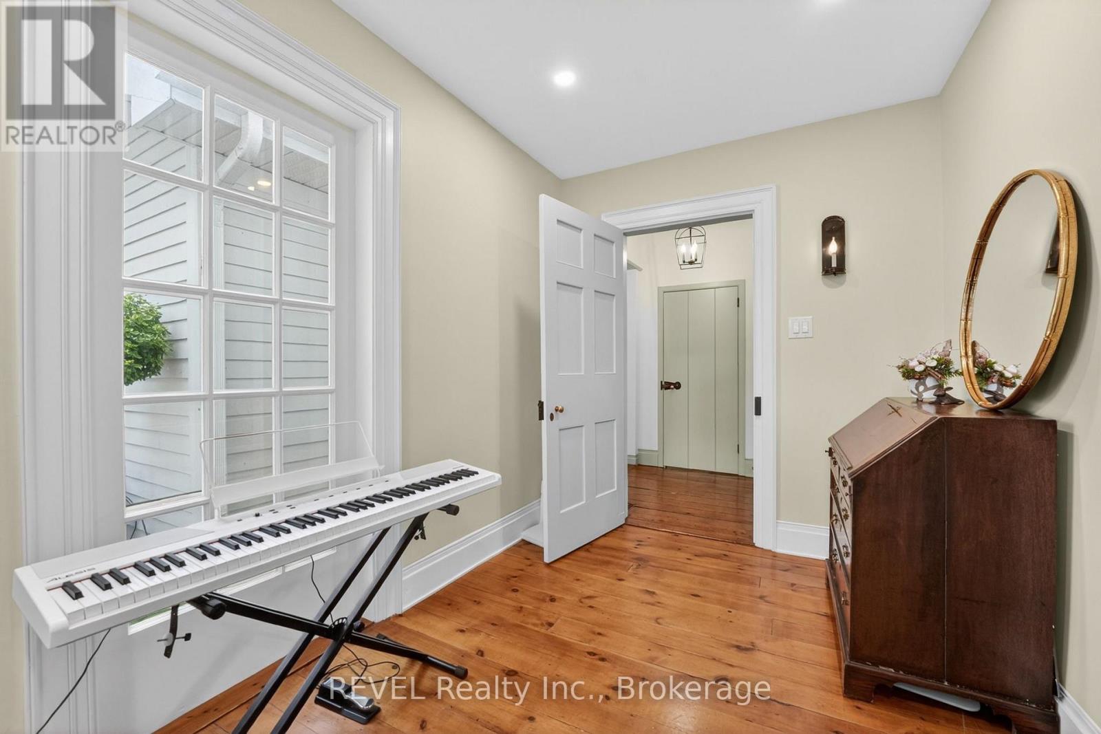 235 SIMCOE STREET - 18