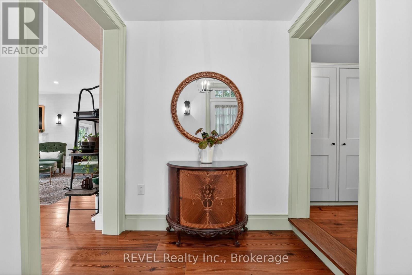 235 SIMCOE STREET - 19