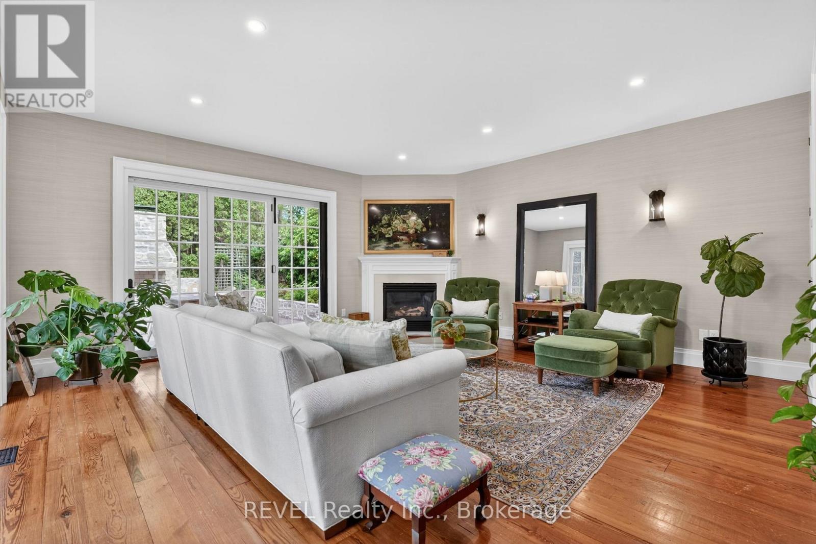 235 SIMCOE STREET - 20