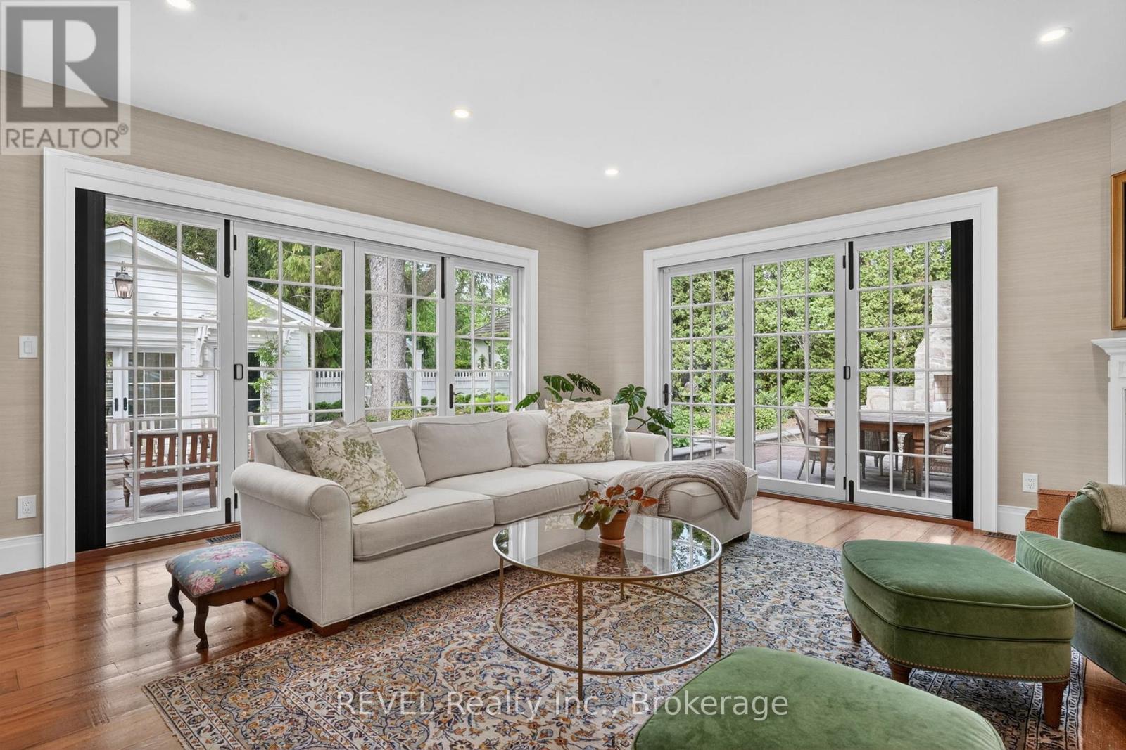 235 SIMCOE STREET - 21