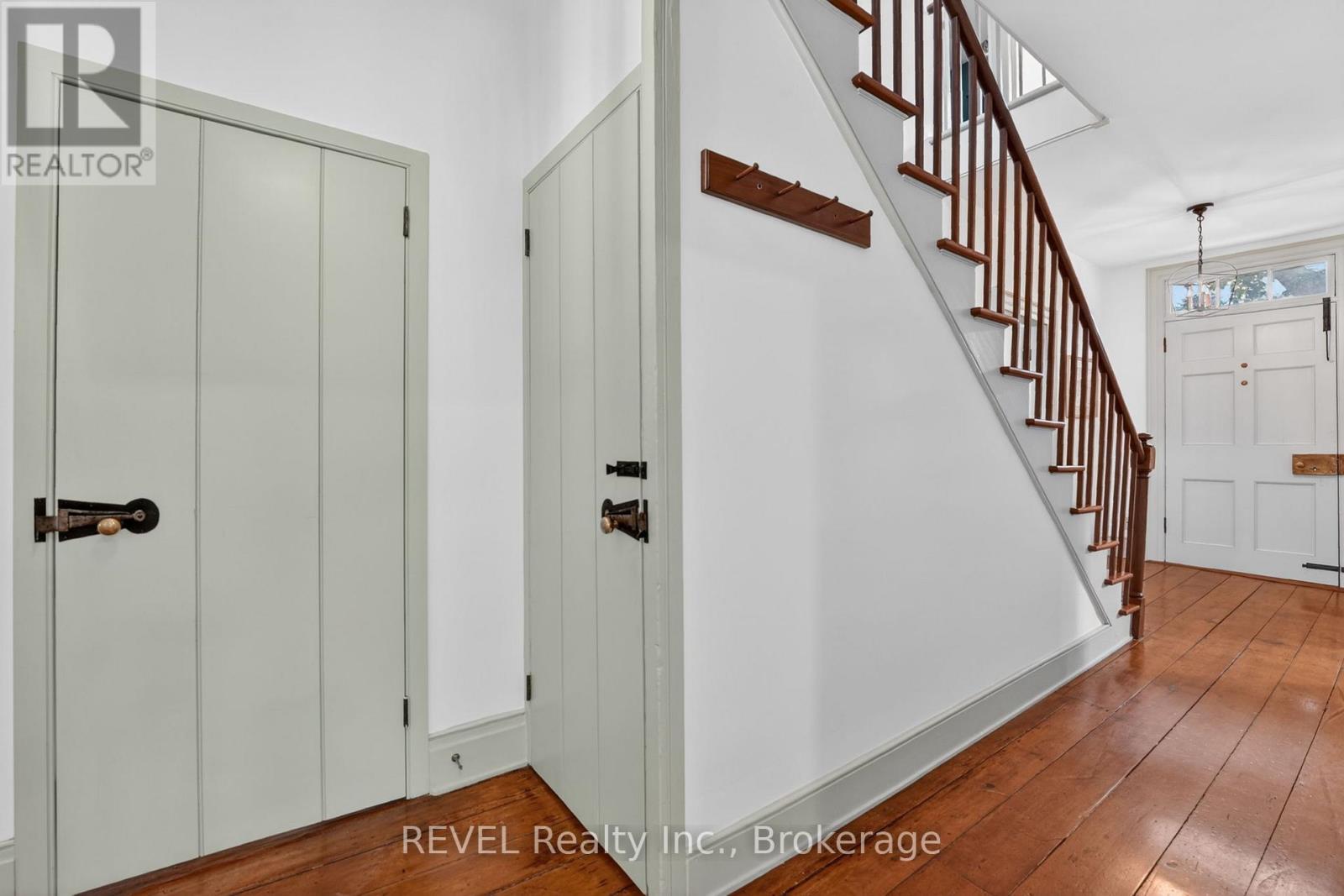 235 SIMCOE STREET - 23