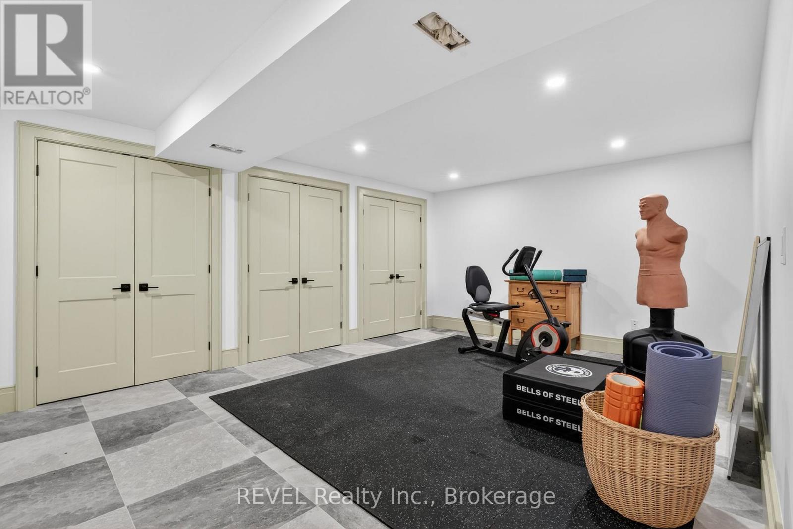 235 SIMCOE STREET - 30