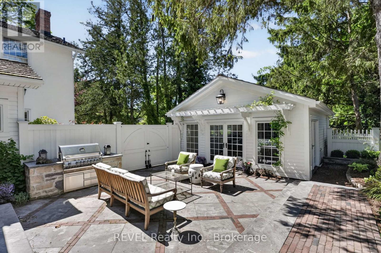 235 SIMCOE STREET - 31