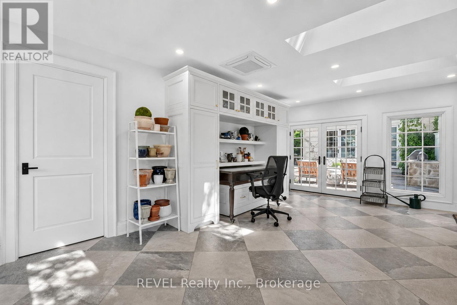 235 SIMCOE STREET - 33