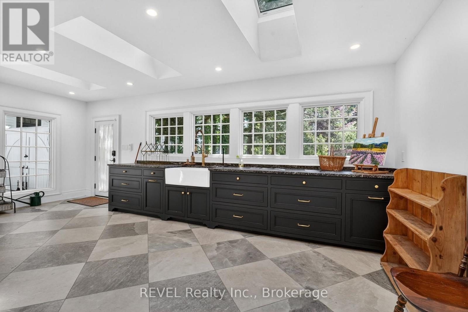 235 SIMCOE STREET - 34