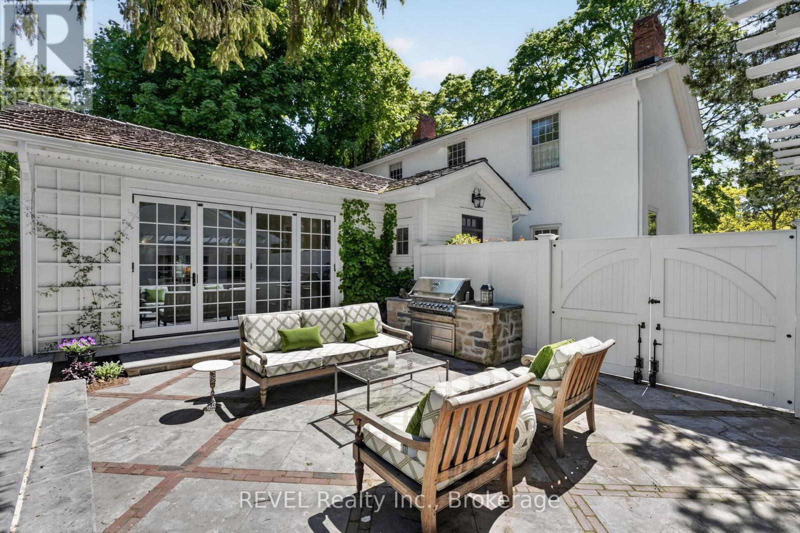 235 SIMCOE STREET - 35