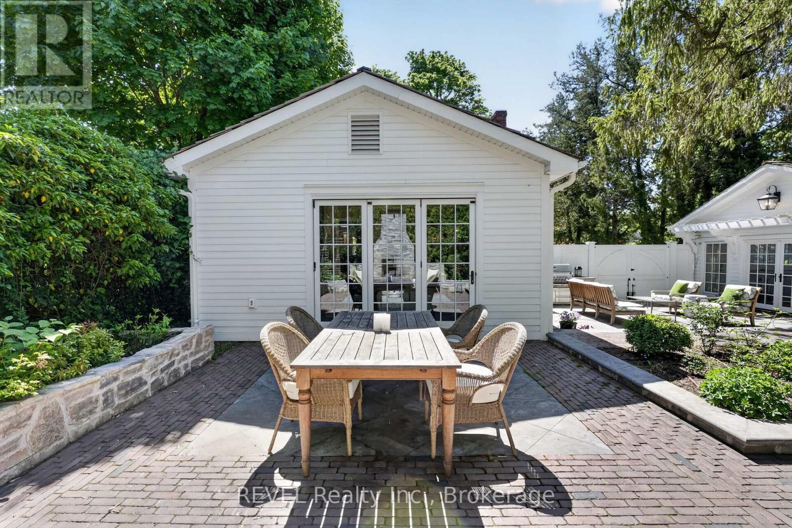 235 SIMCOE STREET - 37