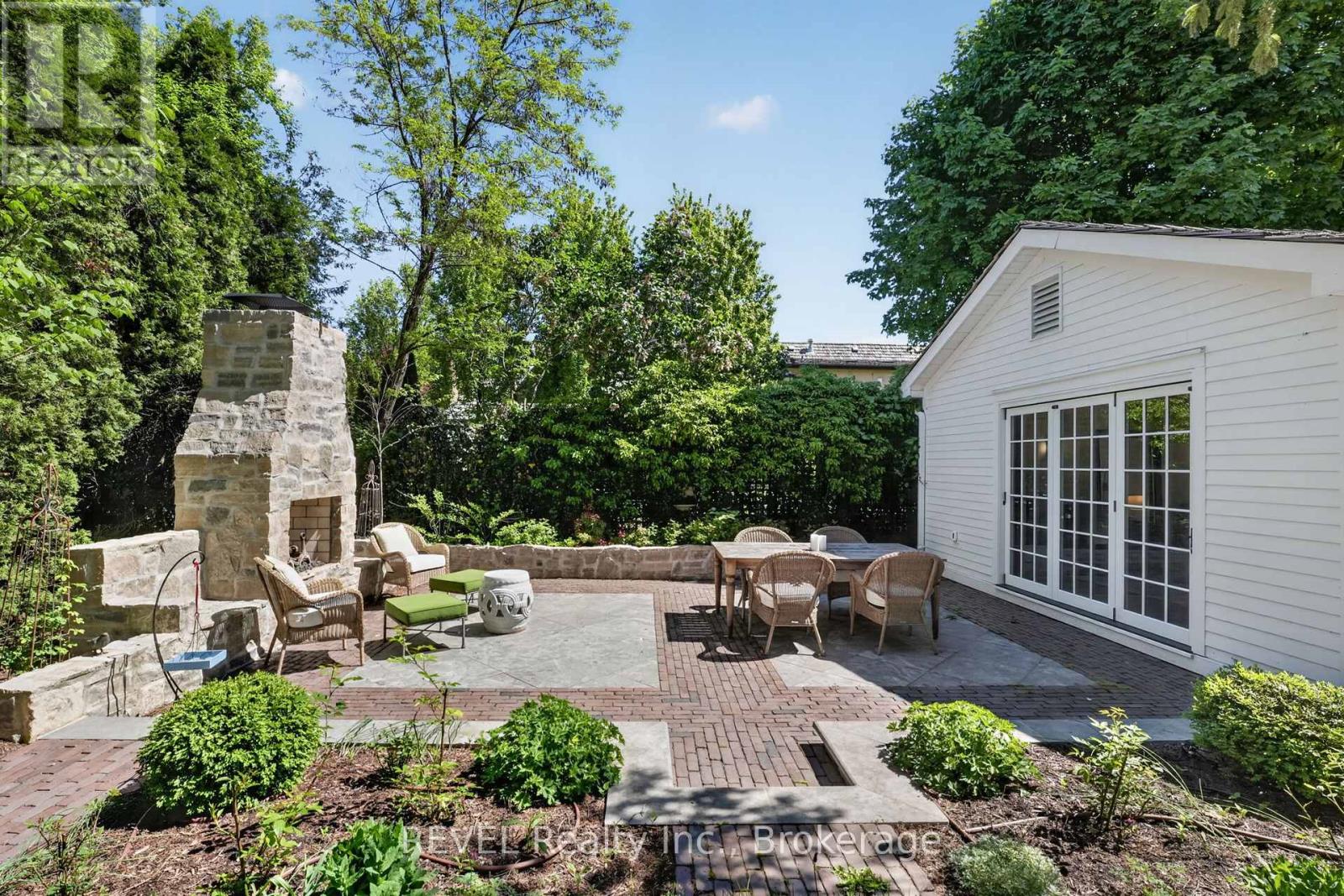 235 SIMCOE STREET - 38